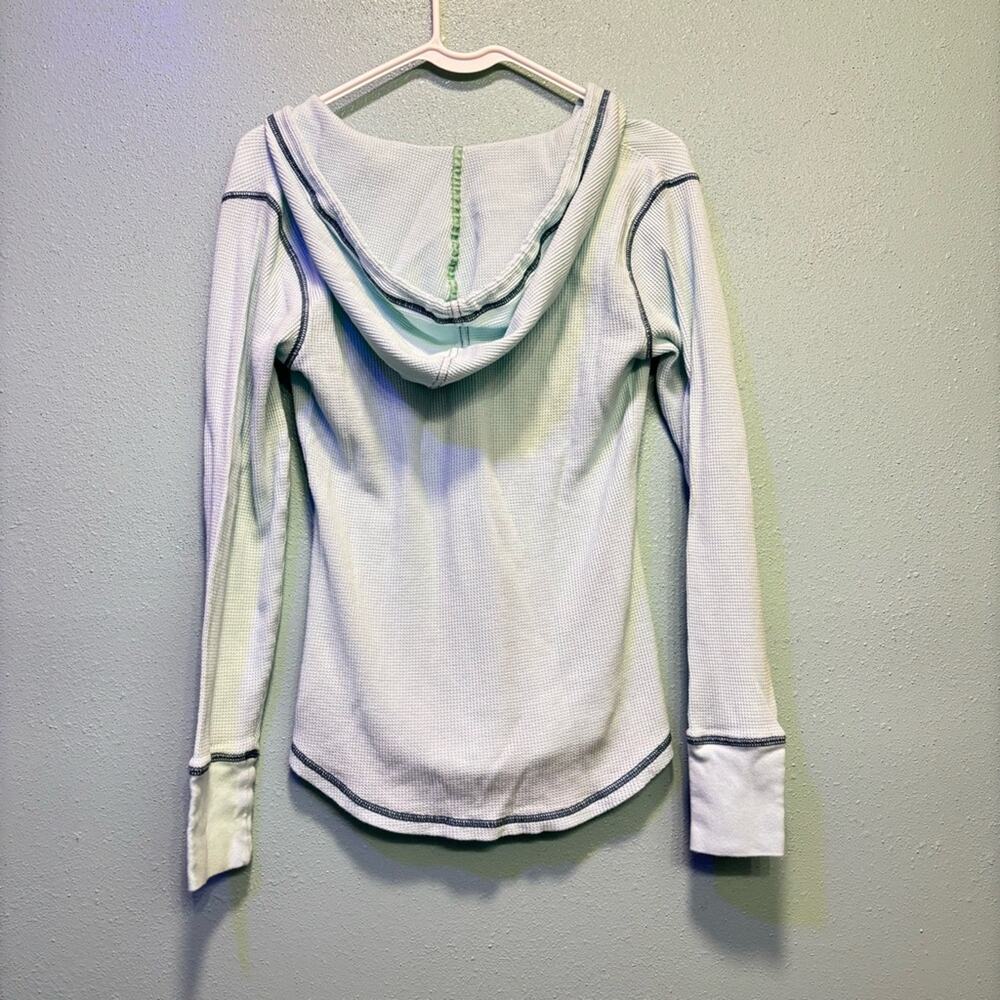 Eddie Bauer Women’s Light Blue Fitted Long Sleeve Hooded Shirt Size M - Picture 6 of 8